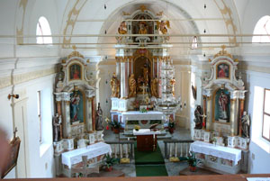 Glavni in stranski oltarji
